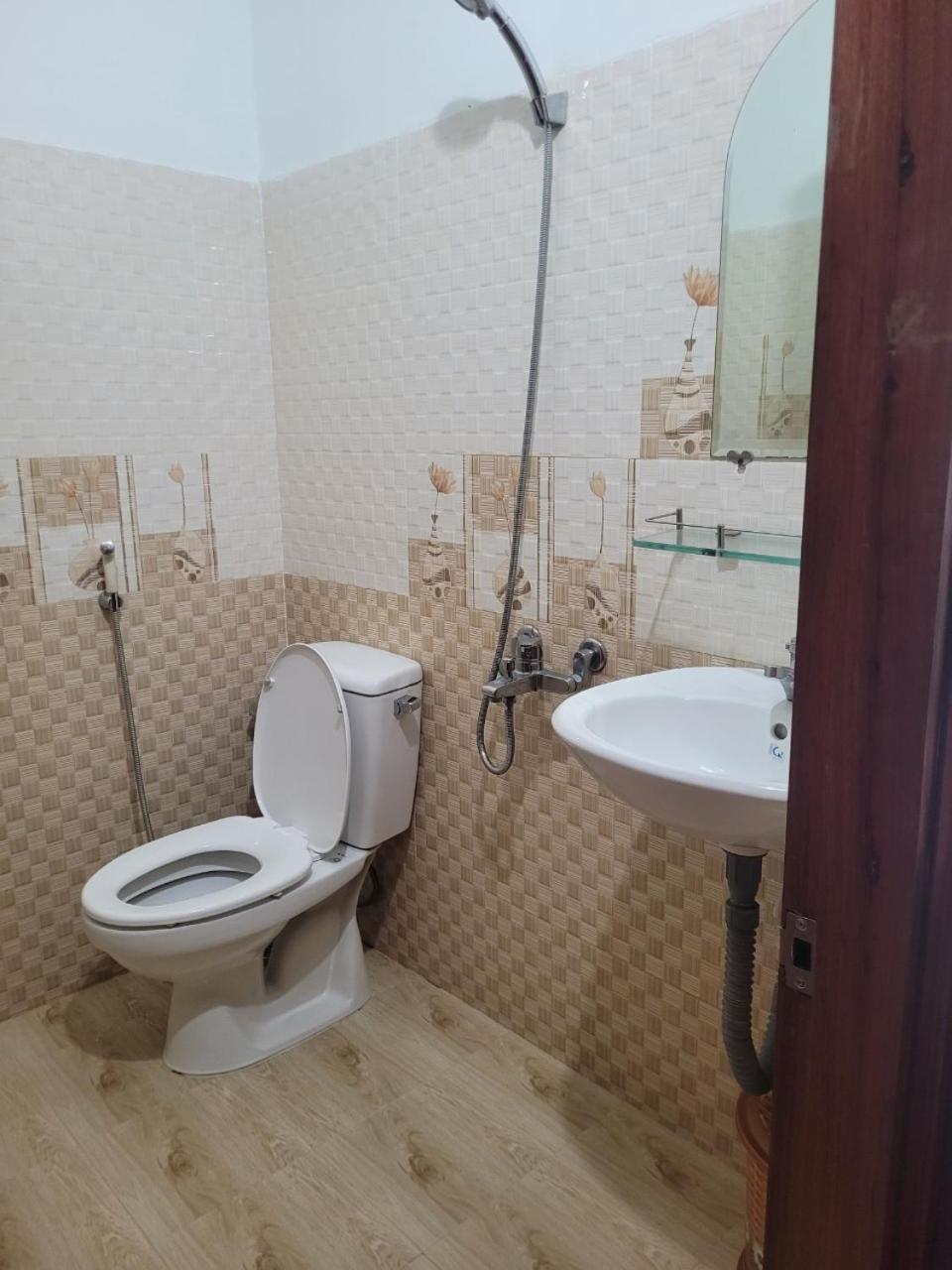 Hostel Ngoc Lien Туй Хоа Екстериор снимка
