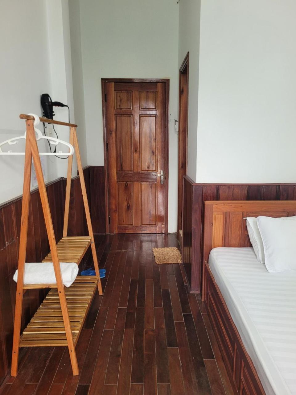 Hostel Ngoc Lien Туй Хоа Екстериор снимка