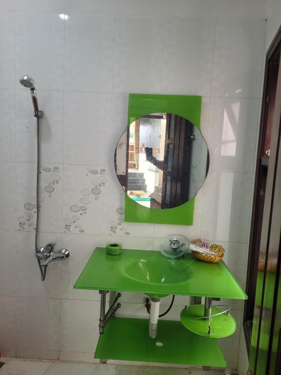 Hostel Ngoc Lien Туй Хоа Екстериор снимка