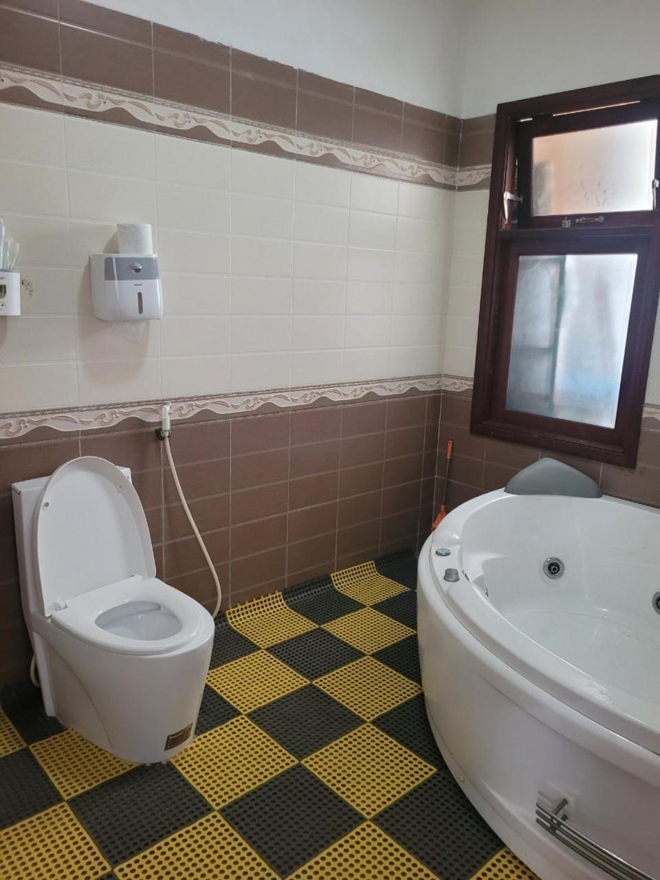 Hostel Ngoc Lien Туй Хоа Екстериор снимка